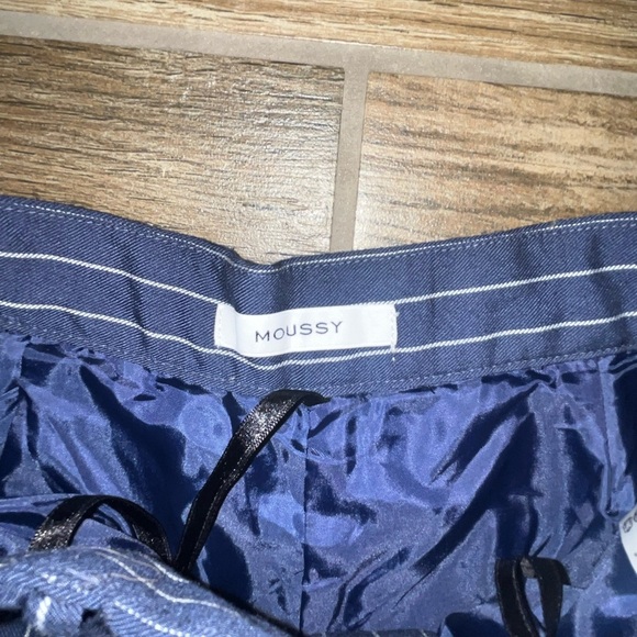 Moussy women’s pin stripe capri pants - Picture 3 of 4